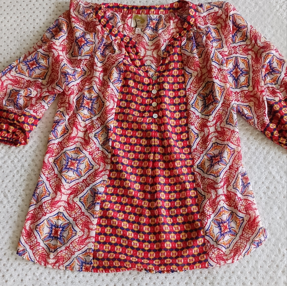Fig and Flower Anthropologie Blouse Top Size Small Geometric Button V Neck - Picture 9 of 12